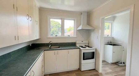 Walking Distance to Cornwall Park and Shops! - Photo 5