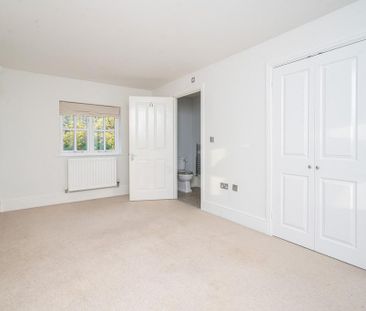 4 bedroom detached house to rent - Photo 4