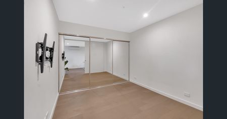 LARGE BALCONY | CONTEMPORARY APARTMENT - Photo 3