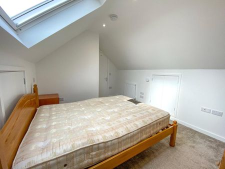 1 bedroom in a house share to rent - Photo 3