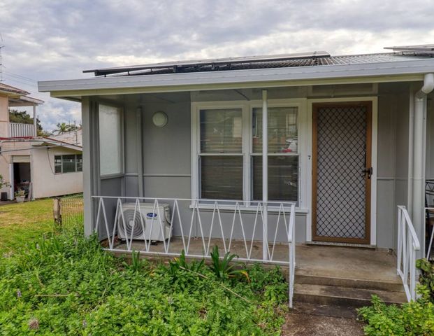 Tidy Bedsit - Photo 1