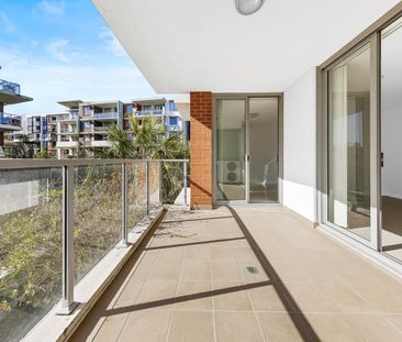 Light filled, spacious haven with expansive tiled living spaces - Photo 4