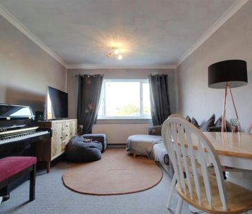 3 bedroom semi-detached bungalow to rent - Photo 2