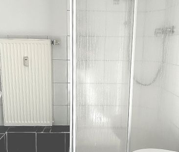 Wohnen kann so schön sein… Zwei geräumige Zimmer erwarten Sie! - Photo 2