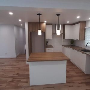 Maison détachée à louer, 4 ch, 2 SDB, stationnement arrière, air climatisé, terrasse arrière, 2 min du métro Monk (ligne verte) - Photo 2