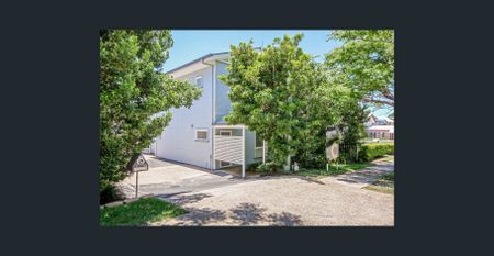 Leafy Area Extra Large Townhouse - Photo 4