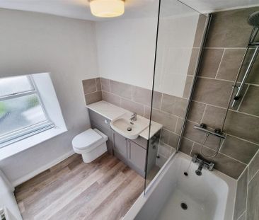 2 Bedroom Cottage to Rent in Wood Street, Higham Ferrers, Northants... - Photo 5