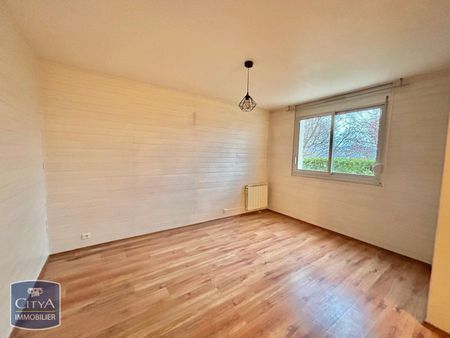 Location Appartement 4 pièces 78m² ST PRIEST EN JAREZ 42270 - Photo 3