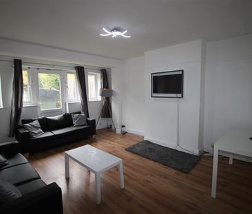 Desborough Avenue, High Wycombe - Photo 2