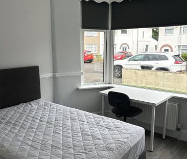 4 bedroom semi-detached house to rent - Photo 3