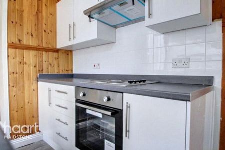 2 bedroom terraced house to rent - Photo 2