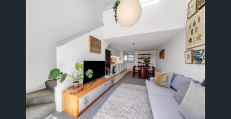 Spacious and private loft retreat - Photo 2