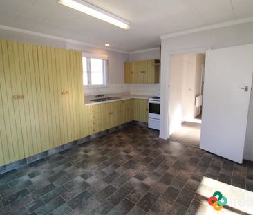 Warm Sunny Family Home - Photo 1