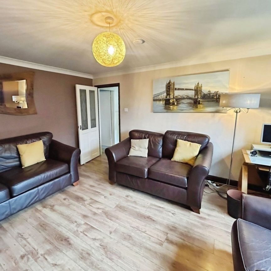 2 bedroom Flat To Let Total Size: 700 SQ FT - Photo 1