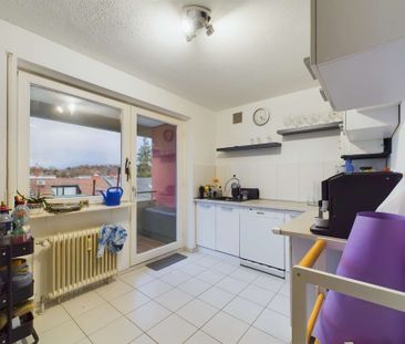 Helle und großzügige 4-Zimmer-Wohnung mit 2 Balkonen und Garage - Foto 4