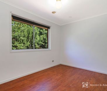SPACIOUS FAMILY HOME IN POPULAR THURHOONA! - Photo 2