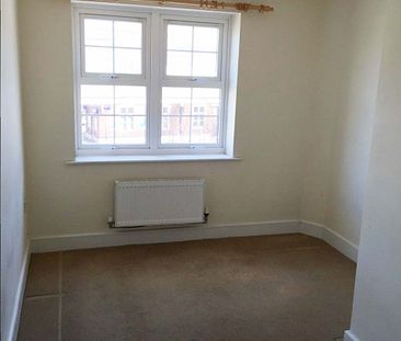 Two Bedroom Two Bathroom Flat to Rent Next to Aylesbury Mainline Station - Photo 4