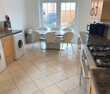 6 Bed Student Accommodation - Photo 6