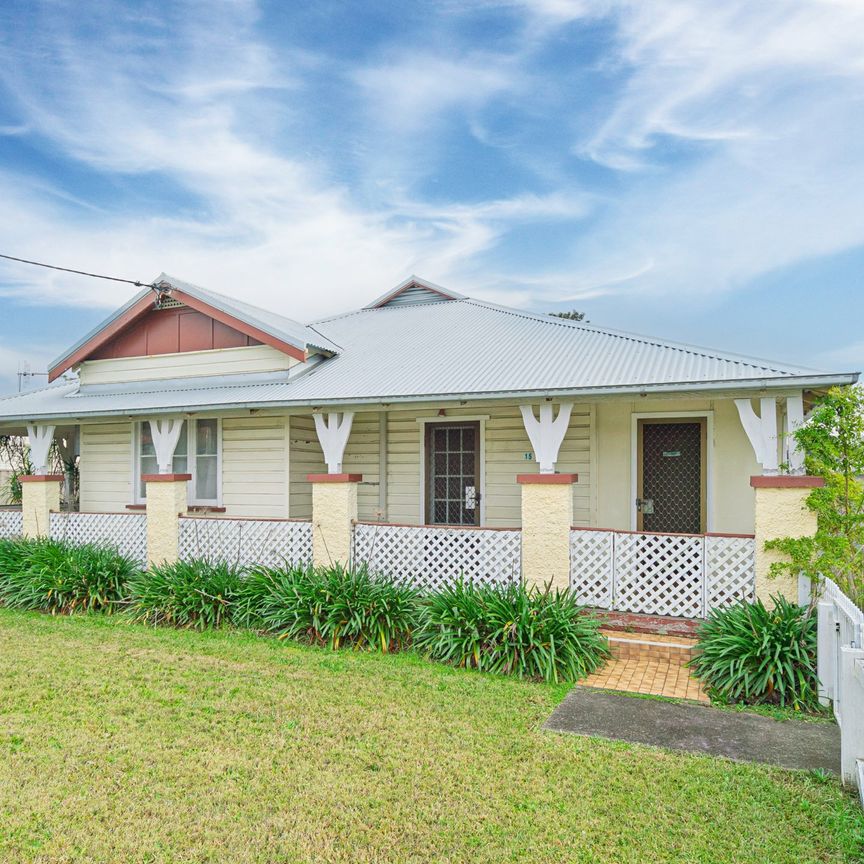 Stunning Federation Home Close to Town - Photo 1