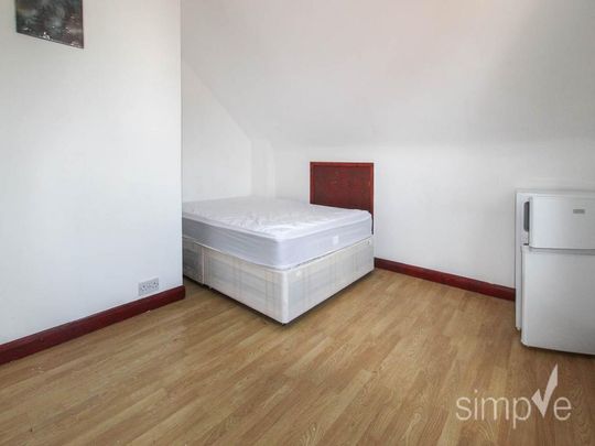 1 bedroom in a house share to rent - Photo 1