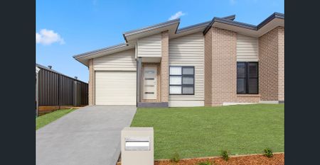 Modern Four Bedroom Duplex - Photo 4