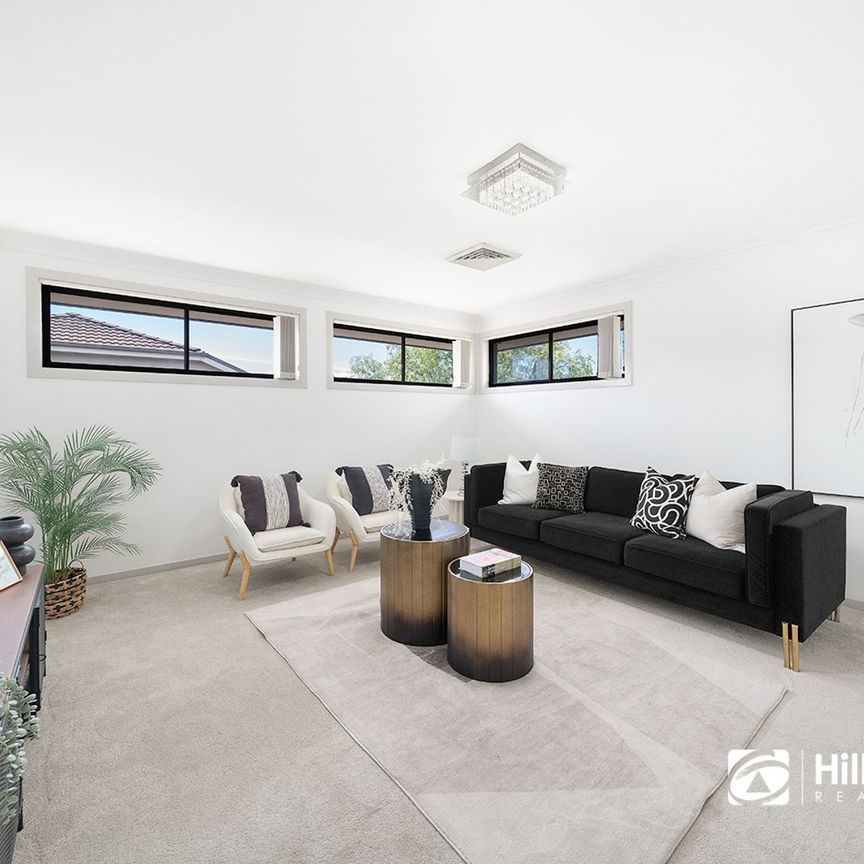 Chic Family Living with In-Law Facilities, Just Moments from Local Amenities - Photo 1