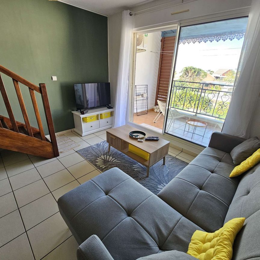 Location Appartement 3 pièces 53m² LA BRETAGNE 97490 - Photo 1