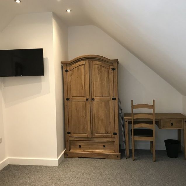 Manor Court Road, Nuneaton - - Photo 1