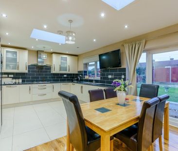 4 bedroom semi-detached house to rent - Photo 3