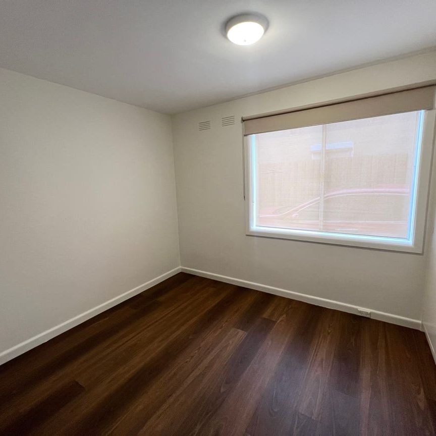 Prime Richmond Position, Ground-Floor Convenience - Photo 1