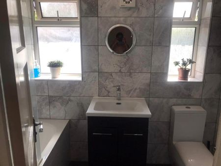 Room in a Shared House, Tarling Road, E16 - Photo 4