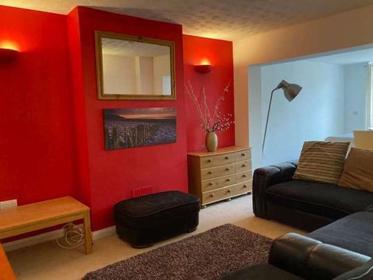 Spenser Road Room 2 - Photo 1