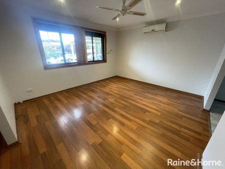 8 Meath Place, Blacktown, NSW 2148 - Photo 3