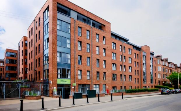 Large Ensuite: Two Bed Flat - Photo 1