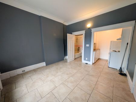 55 Wellington St S, Hamilton (Unit 2) - Bachelor Apartment - Photo 5