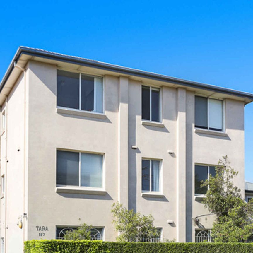 Renovated One Bedroom Apartment in Kingsford - Photo 1