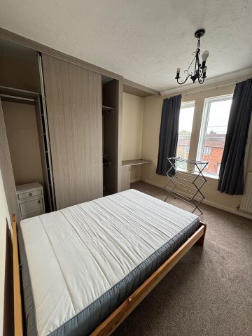 6 Bed End Terrace, Broadlands Road, SO17 - Photo 2