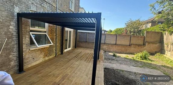 2 bedroom flat to rent - Photo 2