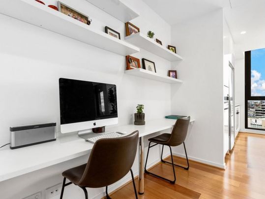 LUXURY 2 BEDROOM APARTMENT WITH BREATH-TAKING CITY VIEW - Photo 1