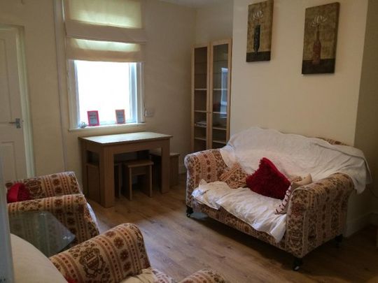 4 bed house student let - Photo 1