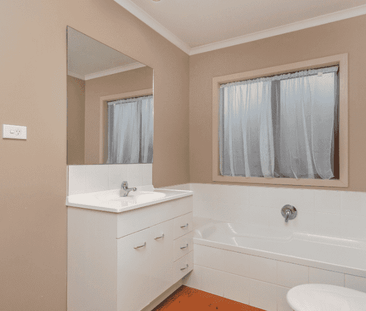 Handy To Hospital - Photo 4