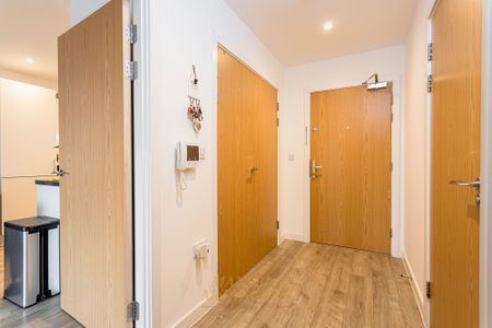 West Green Drive, Crawley, RH11 - Photo 2