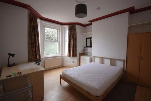 To Rent Bingham Road, Winton, Bournemouth, BH9 £2,600 pcm Tenancy Info - Photo 1