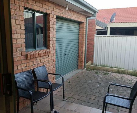 Caroline Springs - Photo 3