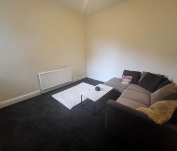 8 bedroom semi-detached house to rent - Photo 2