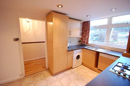 4 bedroom townhouse to rent - Photo 5