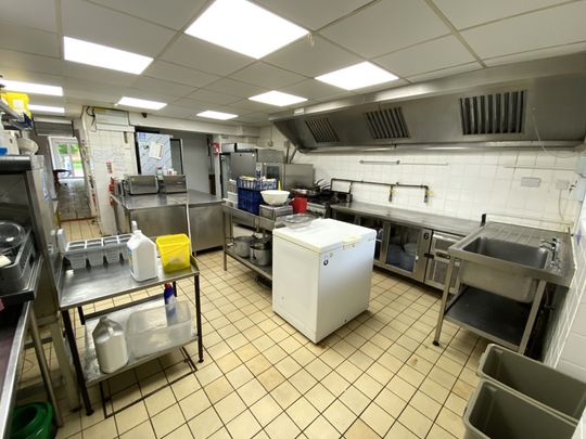 LET AGREED – £1,667 PCM, Large Fitted And Equipped A3 Licensed Restaurant and Takeaway with Garden in Whitchurch Road, Heath, Cardiff, CF14 3LX - Photo 1