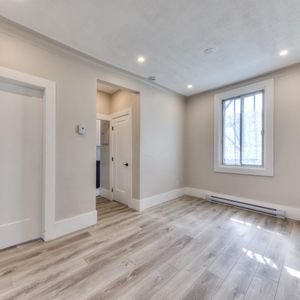 Appartement Montréal (Côte-des-Neiges/Notre-Dame-de-Grâce) À Louer - Photo 3