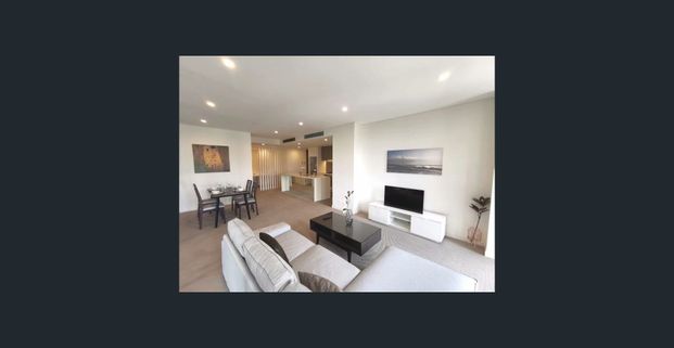 Oversized Luxury 3-Bedroom Furnished Apartment – Nearly 200m² on Title - Photo 1