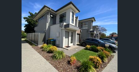 Low Maintenance, Easy Care, Contemporary Style - Photo 2